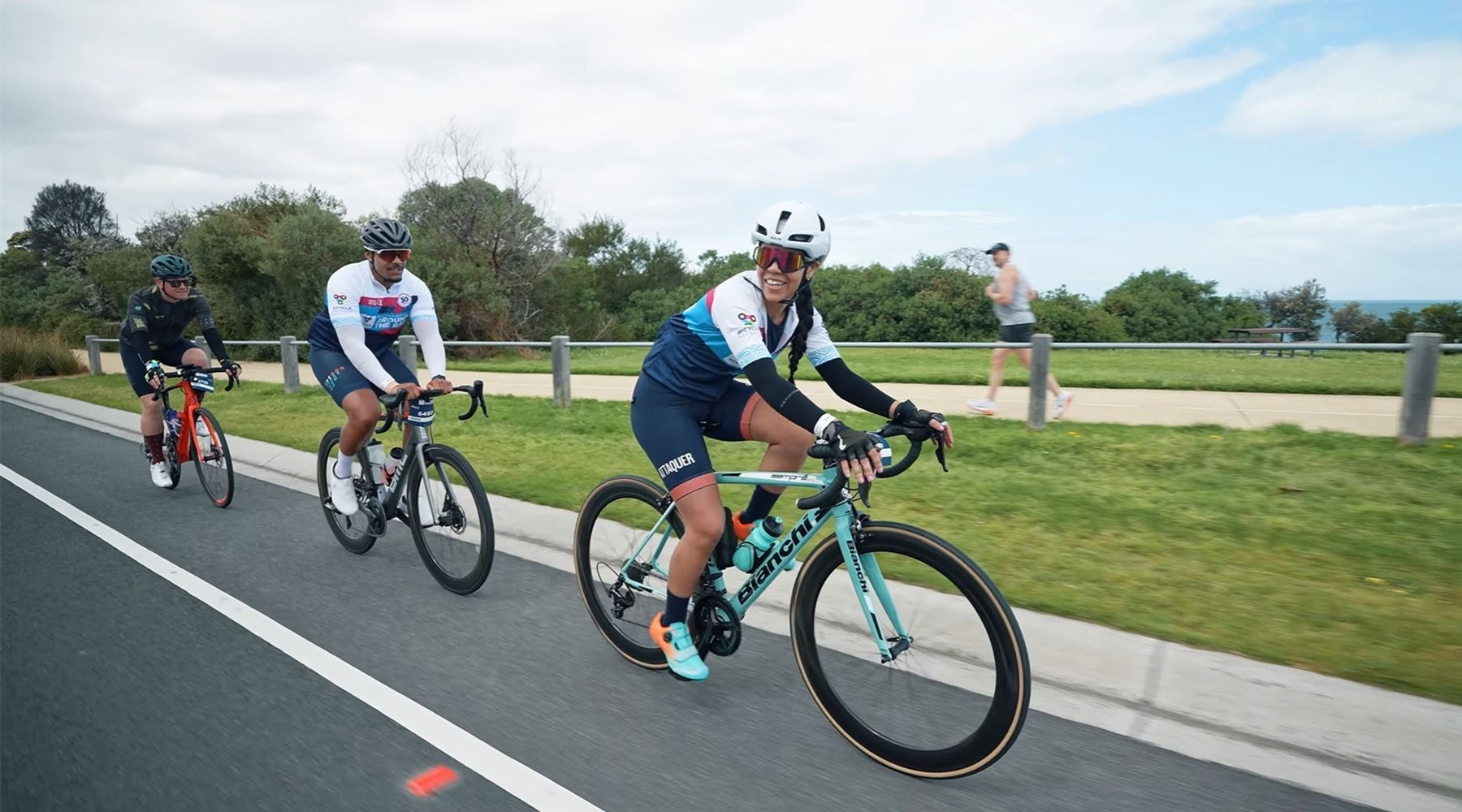 Устойчиви велосипедни фланелки: иновациите на QIYI в екологичното облекло за представяне